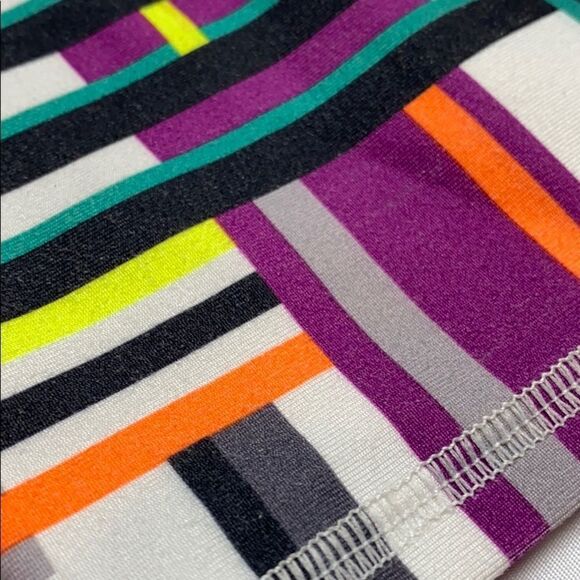 Fabletics Mid-Rise Powerhold® Crop Pant Leggings M - Picture 4 of 10